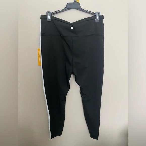 NWT! Black and White Avia Court Leggings - Picture 3 of 3